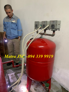THÁO LẮP RUỘT BÌNH TÍCH ÁP VAREM 100L 16 BAR